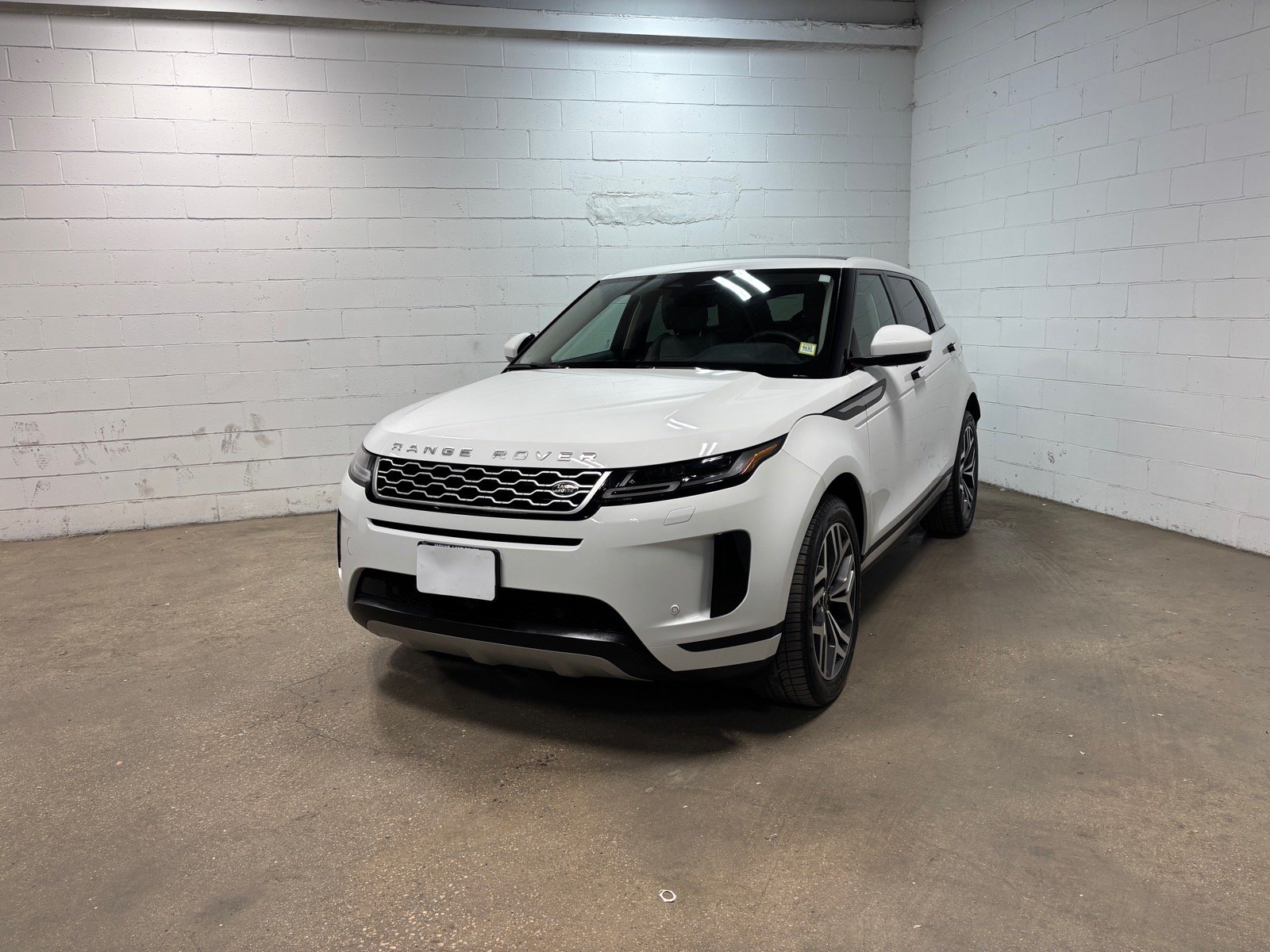 Used 2023 Land Rover Range Rover Evoque SE AWD/4WD image 2