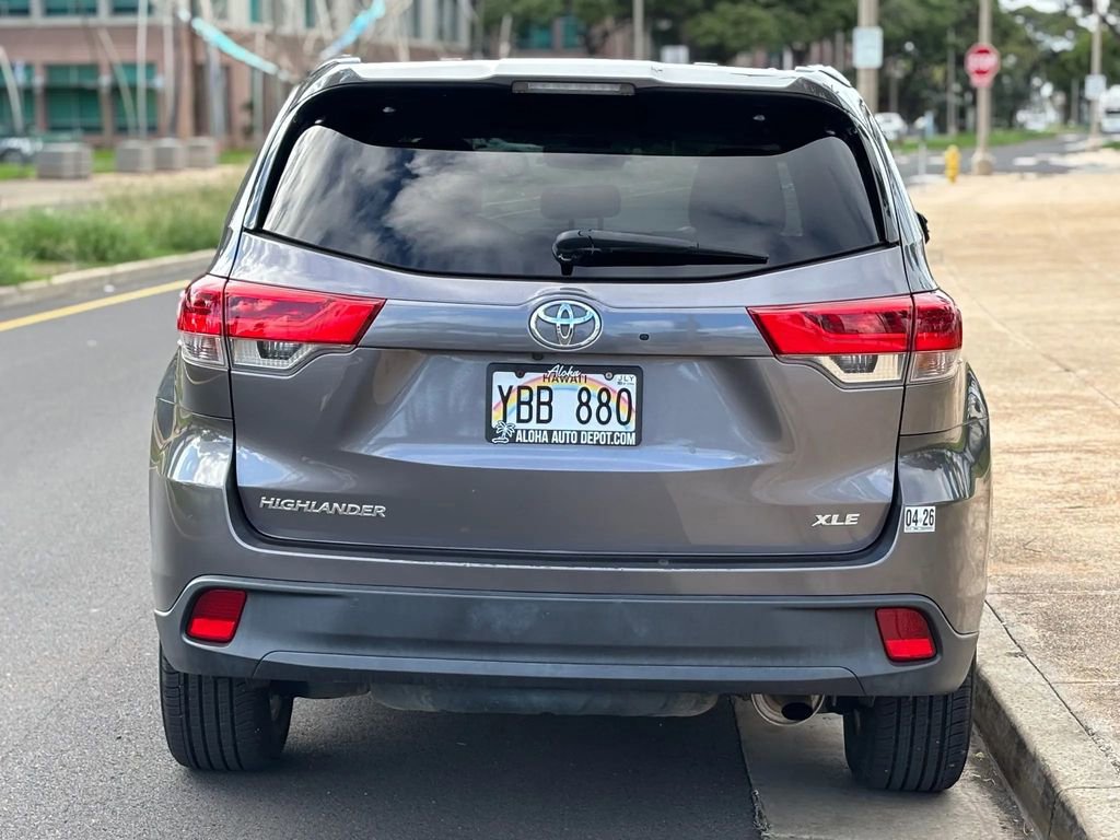 Used 2017 Toyota Highlander XLE image 4