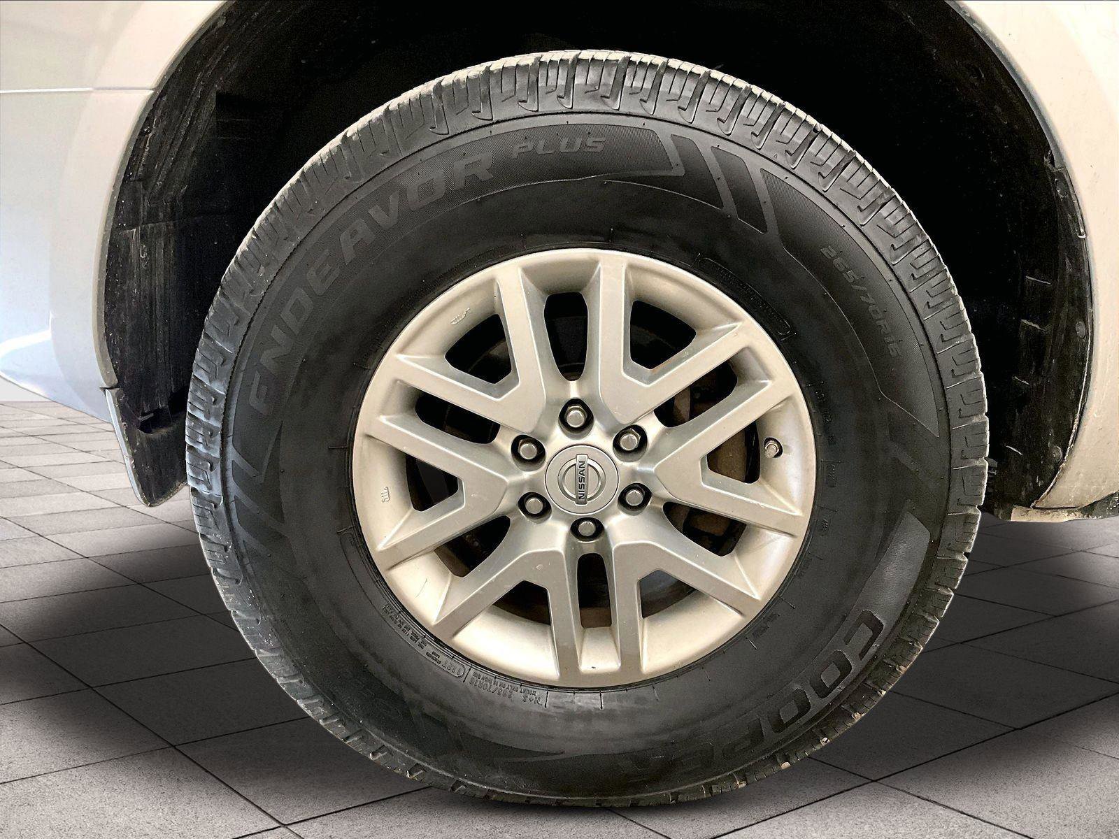 Used 2015 Nissan Frontier SV image 9