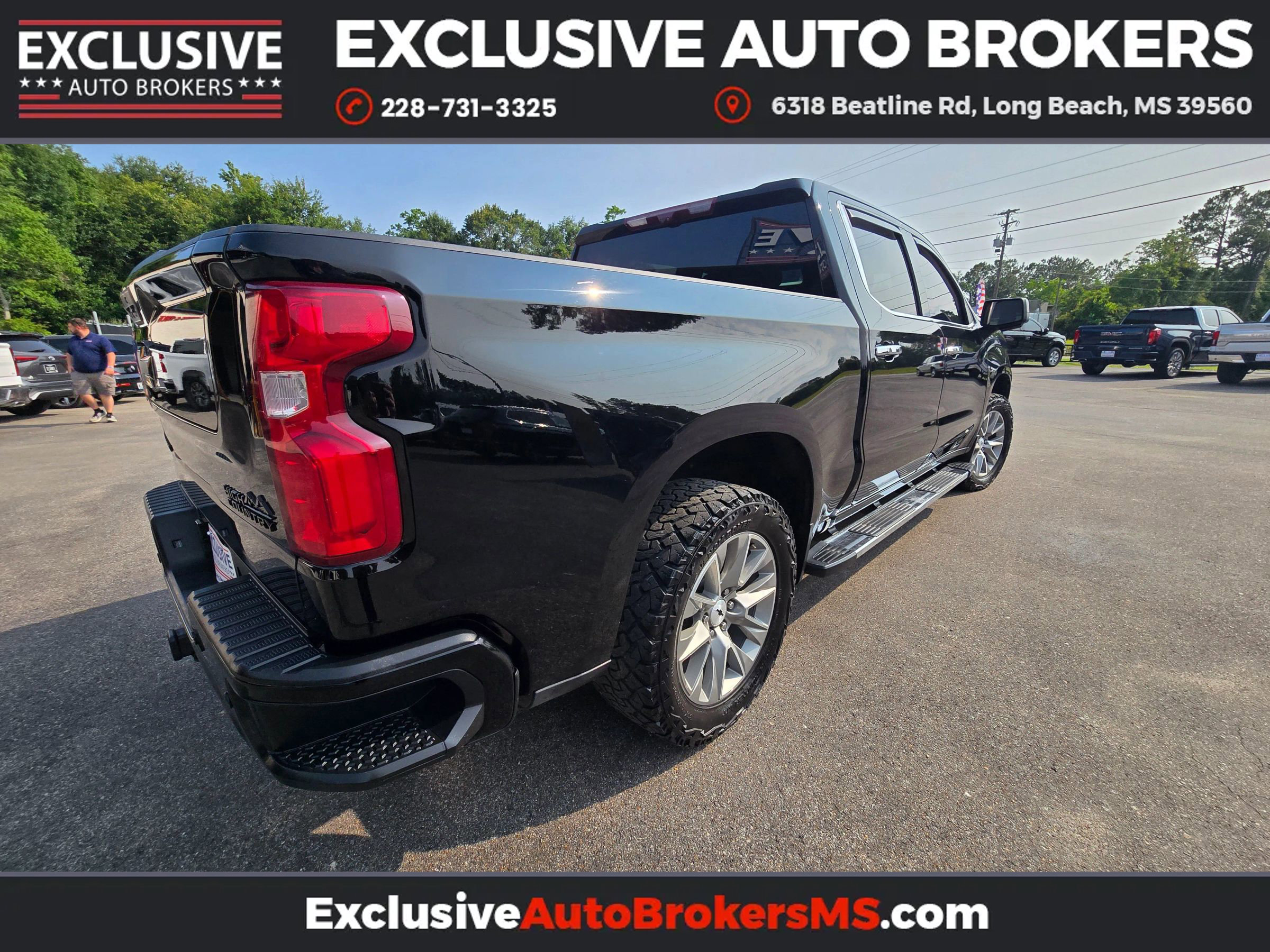 Used 2022 Chevrolet Silverado 1500 High Country w/ Technology Package image 10