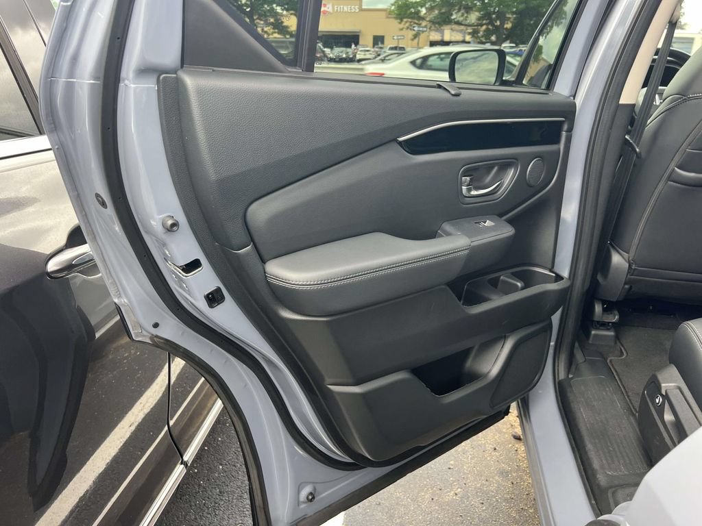 Used 2023 Honda Pilot Touring image 14