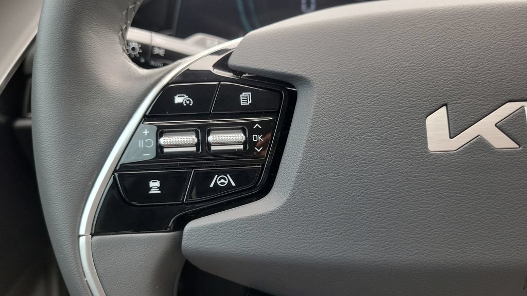 Used 2025 Kia Niro EX FWD image 19