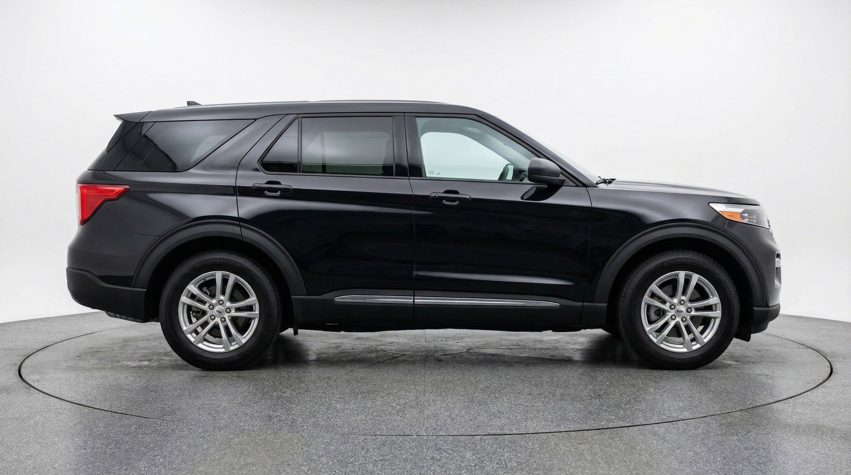 Used 2024 Ford Explorer XLT w/ Equipment Group 202A image 11