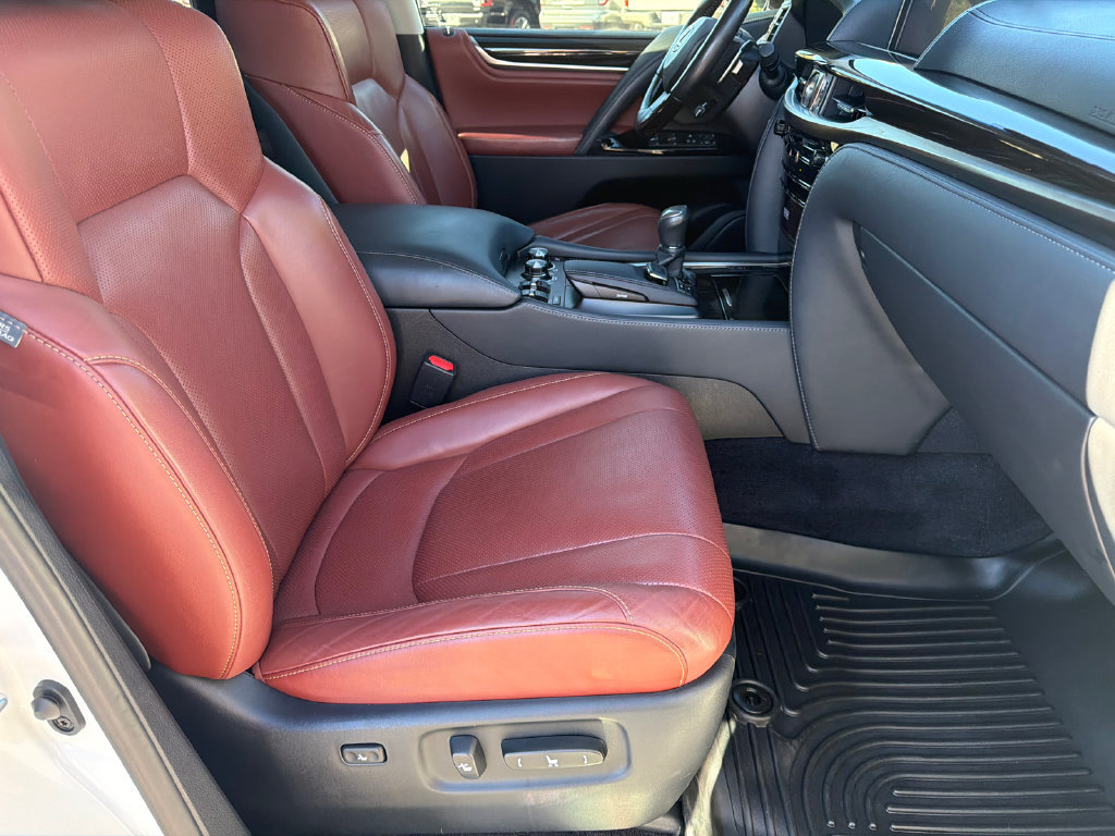 Used 2017 Lexus LX 570 4WD w/ Luxury Package image 13