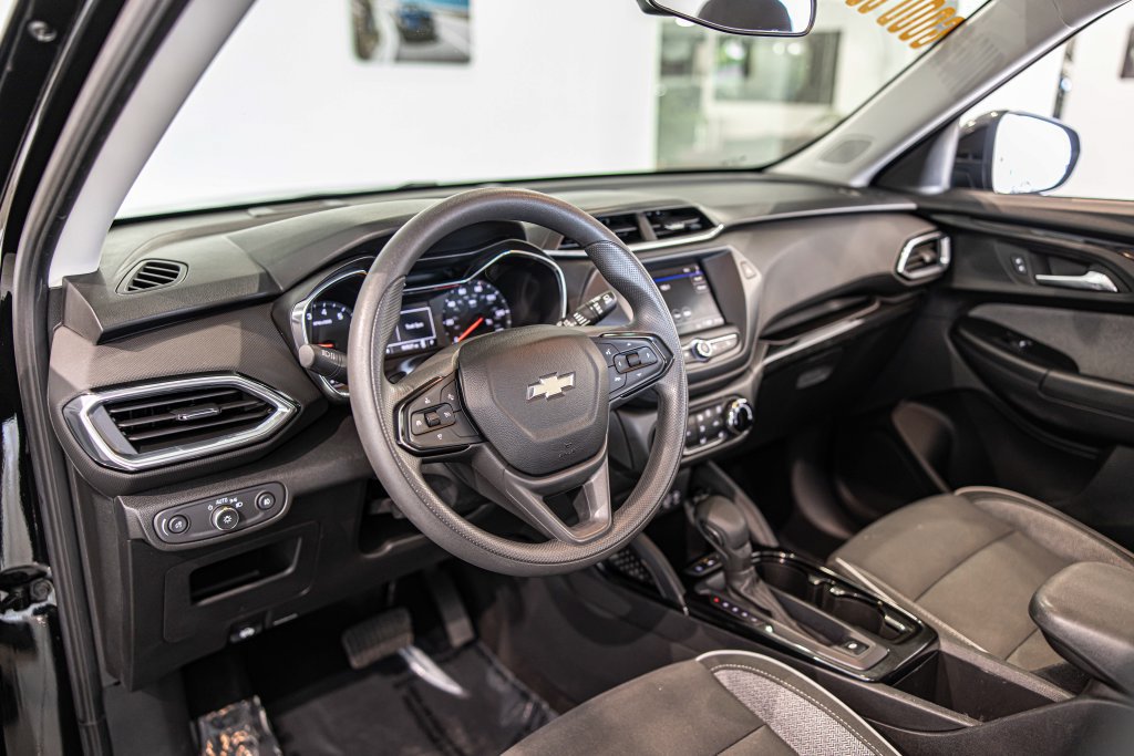 Used 2022 Chevrolet TrailBlazer LT FWD image 19