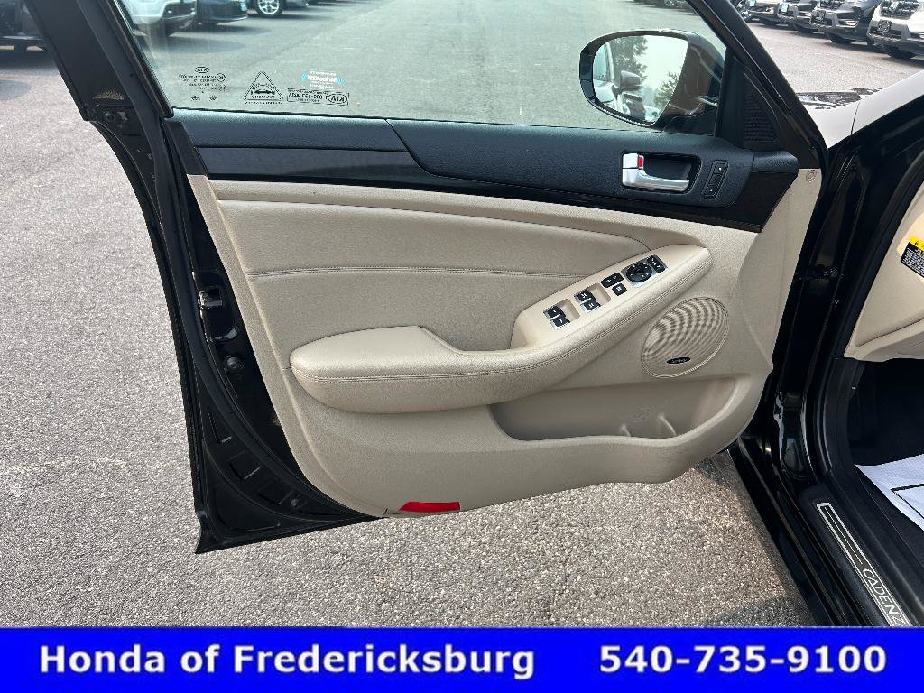 Used 2015 Kia Cadenza Premium w/ Technology Package FWD image 9