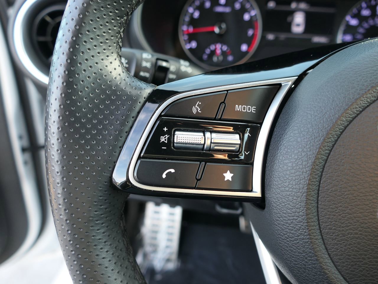 Used 2024 Kia Forte GT-Line w/ GT-Line Premium Package image 14