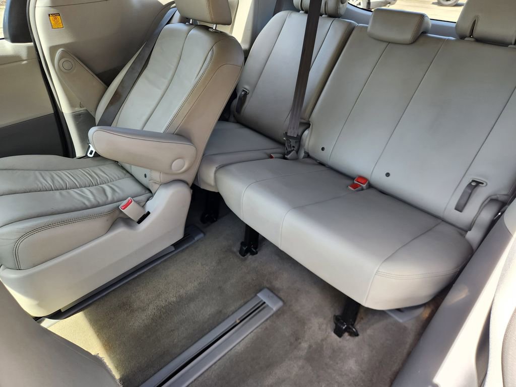 Used 2013 Toyota Sienna XLE w/ Entertainment Pkg image 17