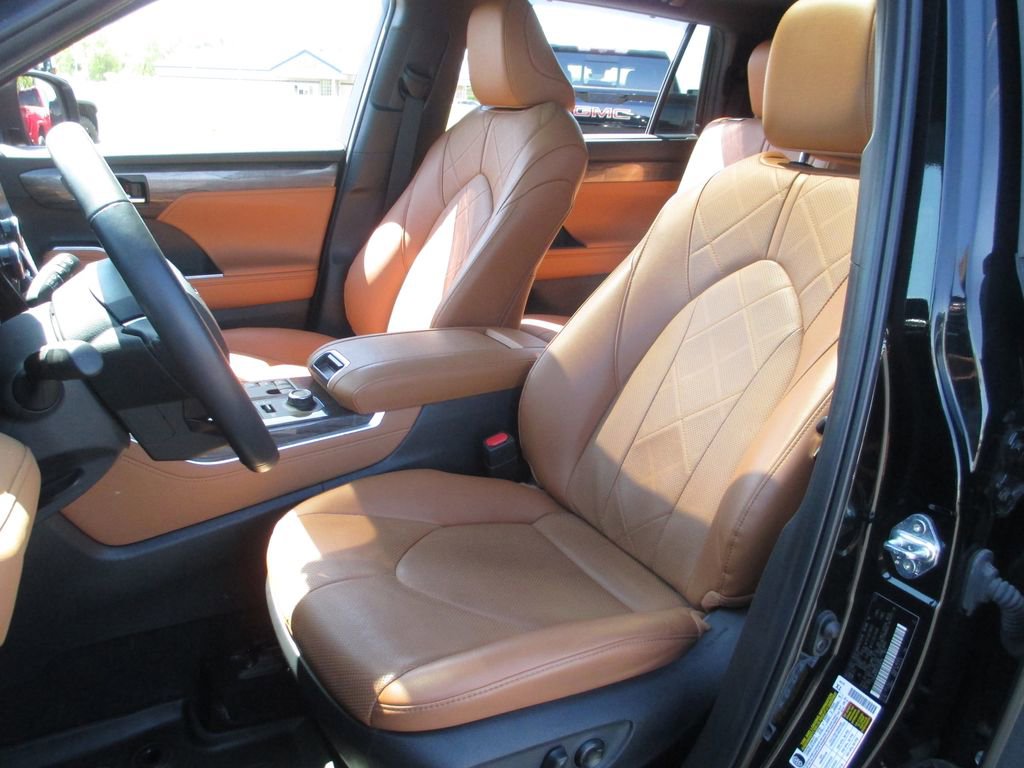 Used 2023 Toyota Highlander Platinum AWD/4WD image 20