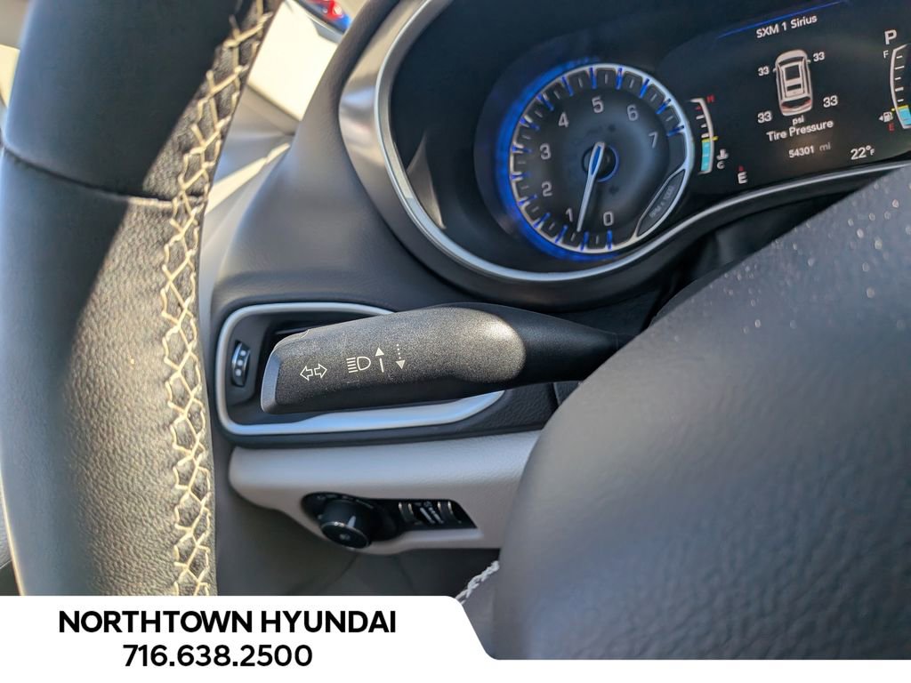 Used 2024 Chrysler Pacifica Touring-L image 31