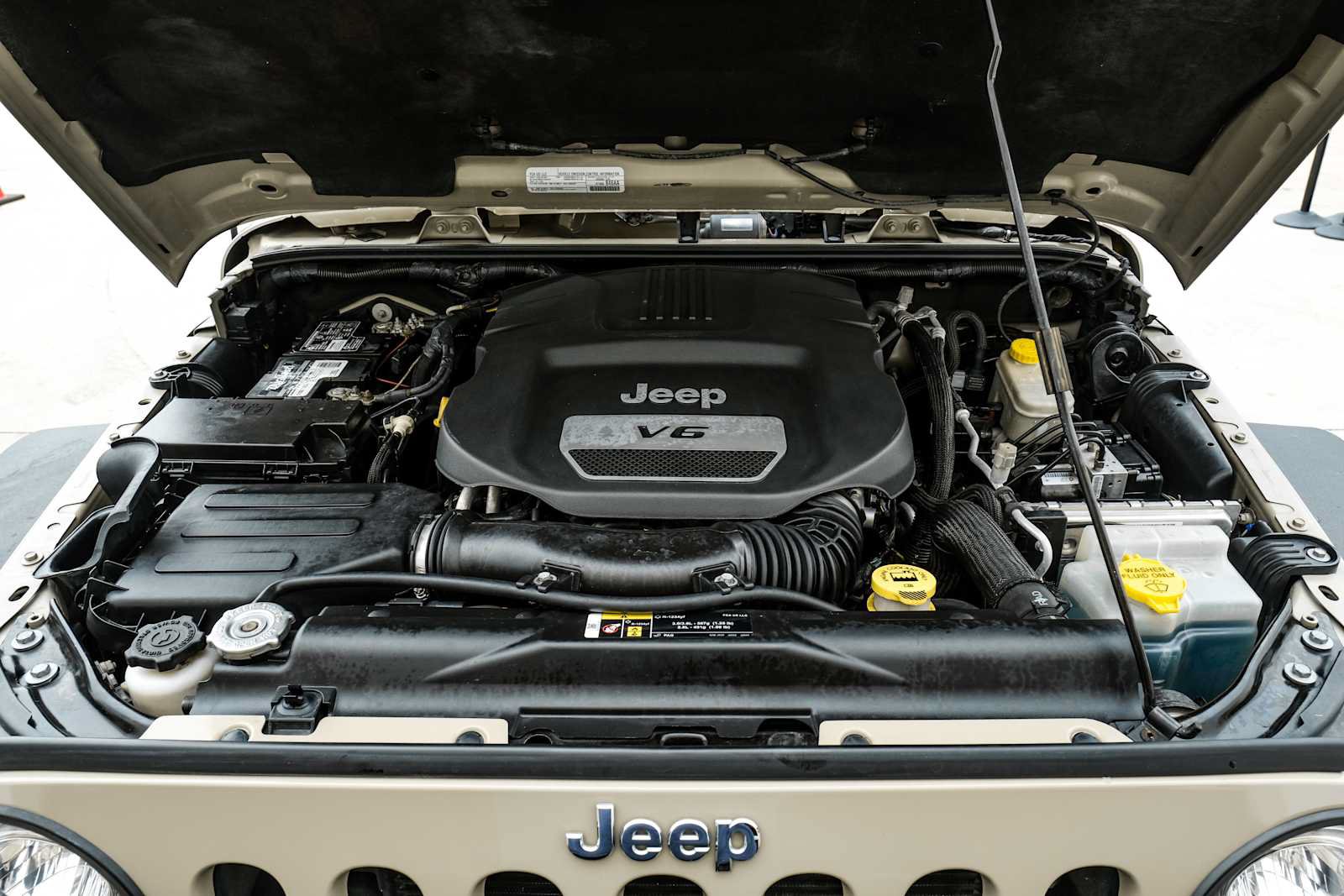 Used 2017 Jeep Wrangler Unlimited Rubicon w/ Connectivity Group AWD/4WD image 40