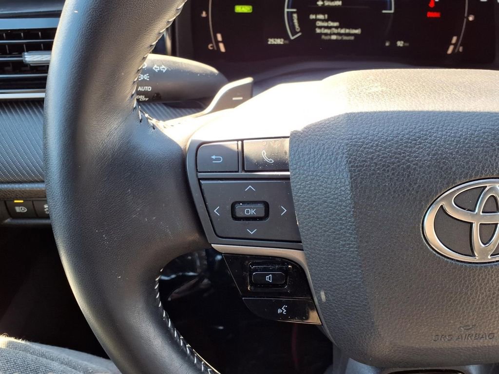 Used 2025 Toyota Camry SE image 13