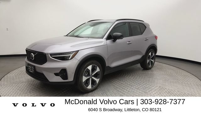 Certified 2026 Volvo XC40 B5 Plus AWD/4WD image 4