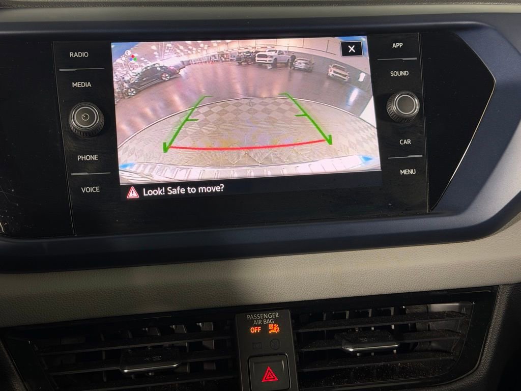 Used 2022 Volkswagen Taos SE w/ Panoramic Sunroof Package FWD image 19