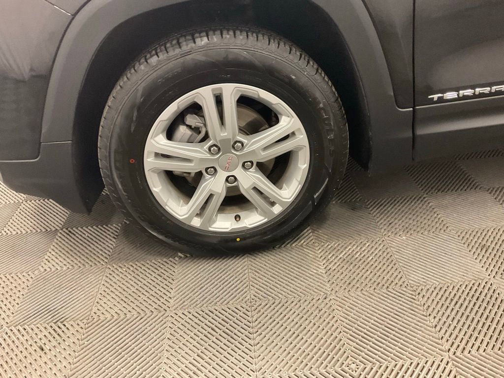 Used 2024 GMC Terrain SLE image 14