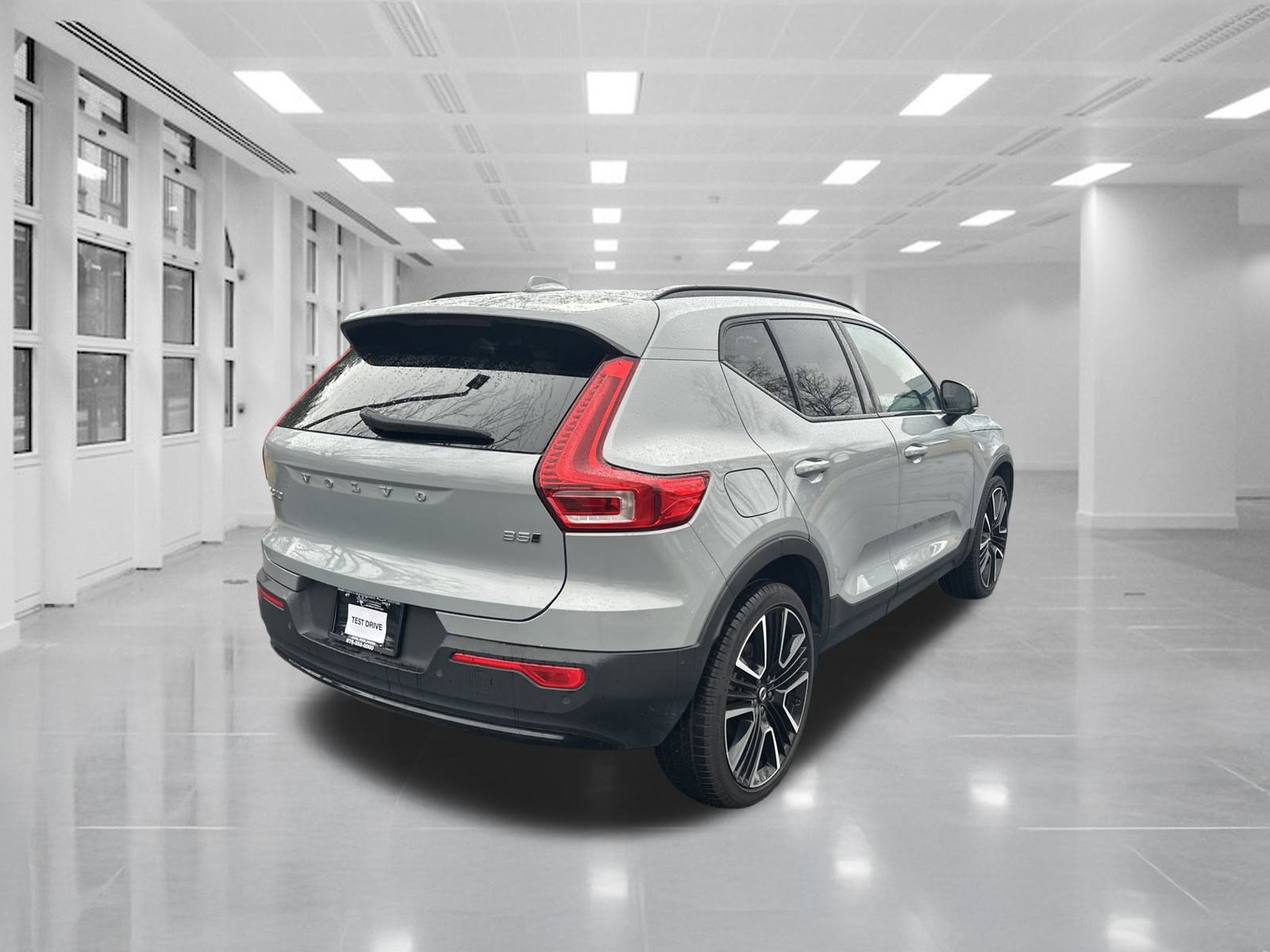 Used 2025 Volvo XC40 B5 Ultra image 5