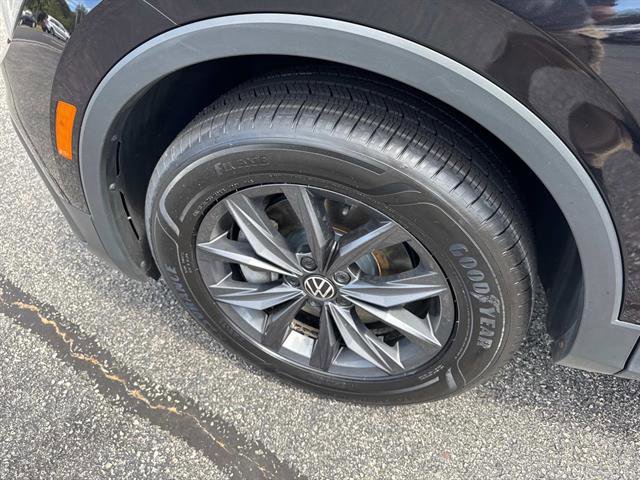 Used 2022 Volkswagen Tiguan SE image 12