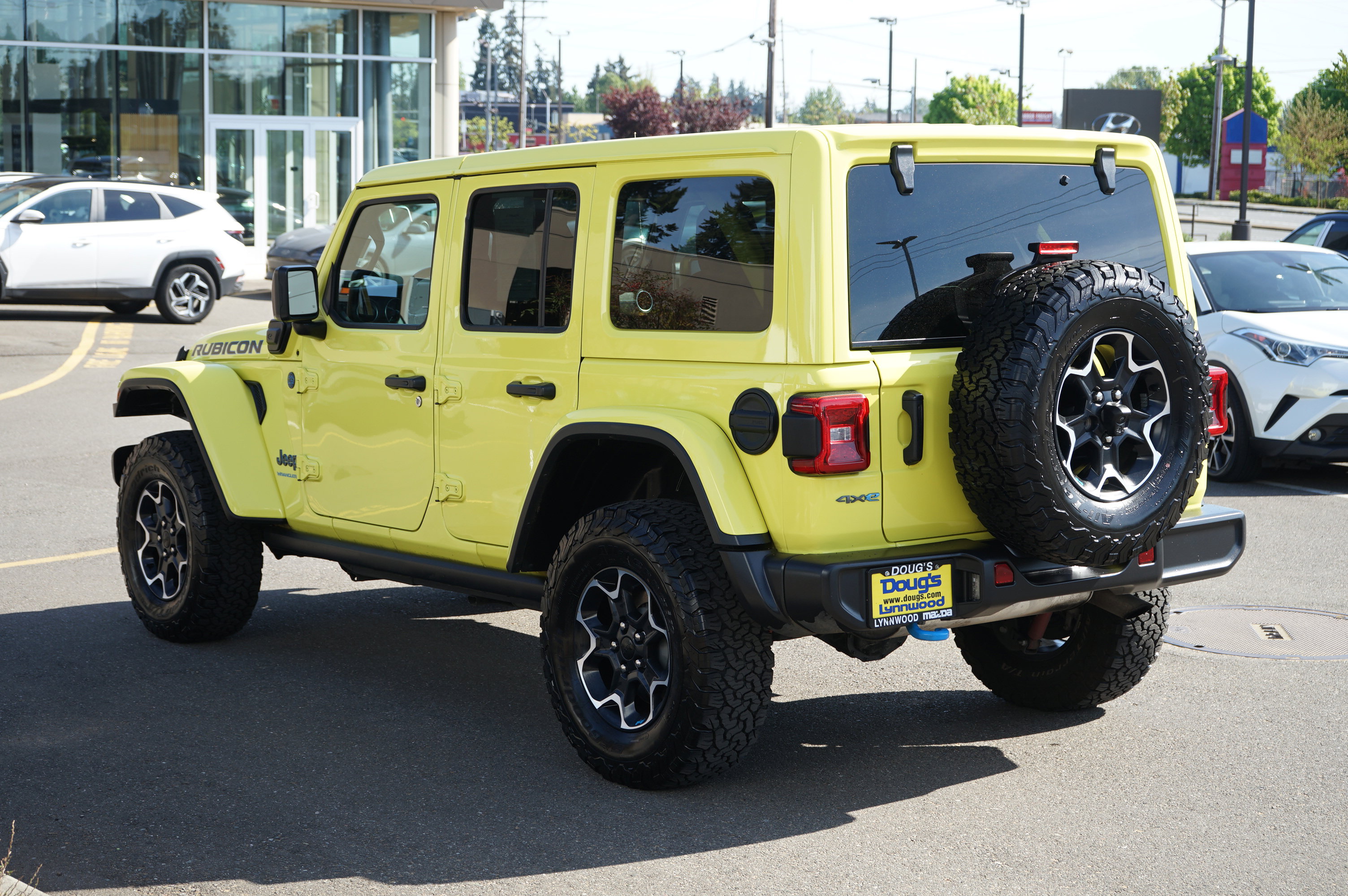 Used 2023 Jeep Wrangler Unlimited Rubicon 4xe w/ Cold Weather Group AWD/4WD image 6