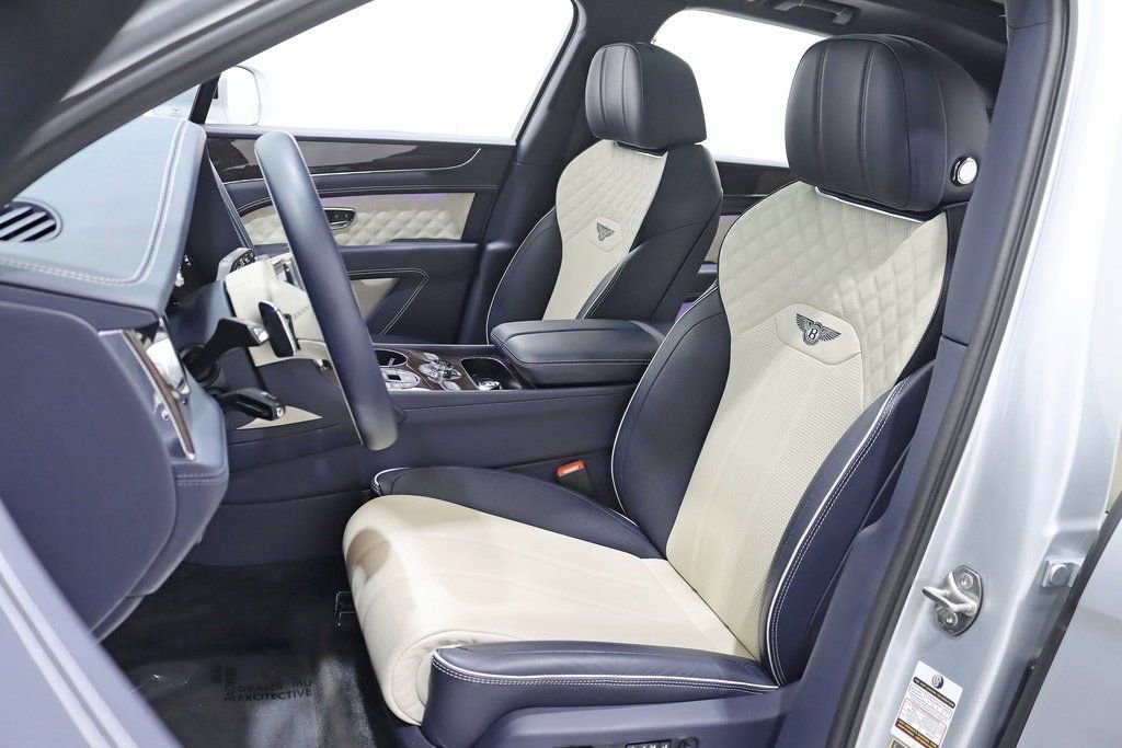 Used 2022 Bentley Bentayga image 31