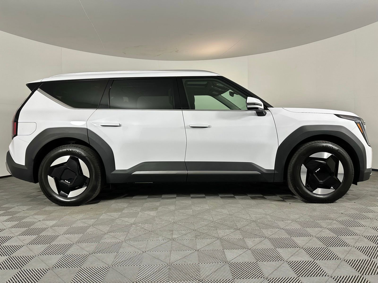 Used 2025 Kia EV9 Wind image 36