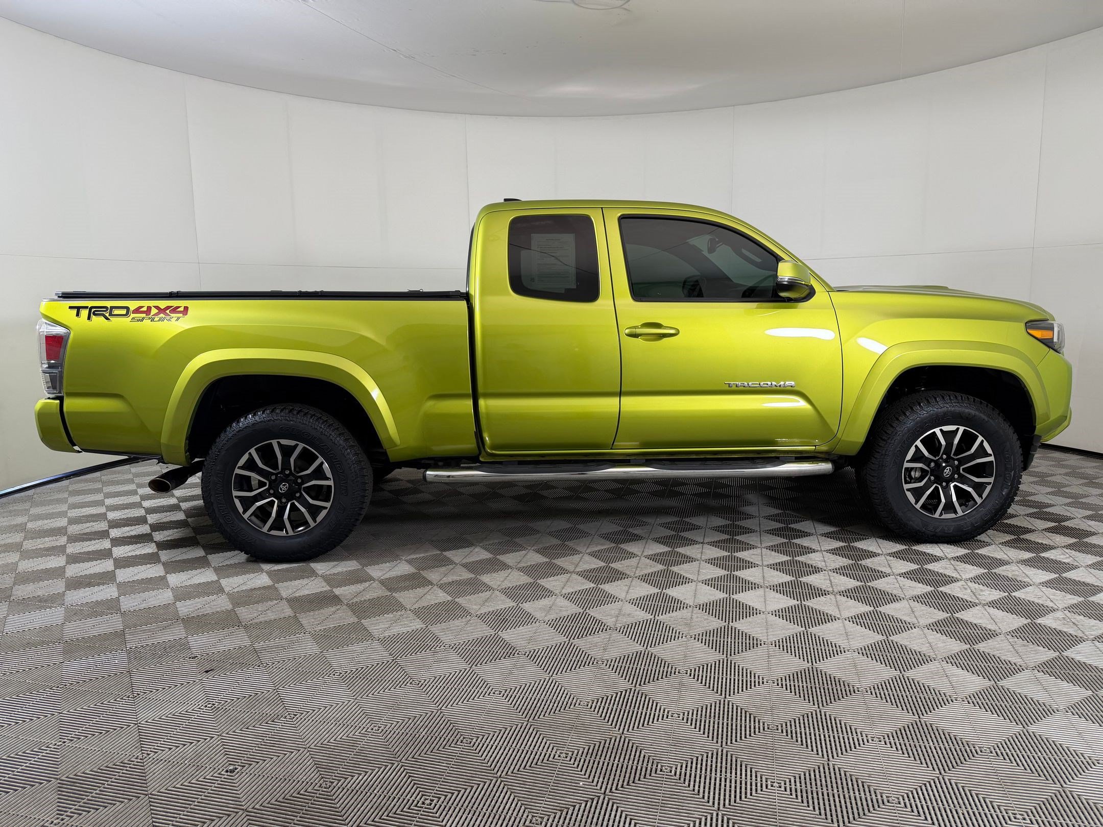 Used 2023 Toyota Tacoma TRD Sport w/ TRD Premium Sport Package AWD/4WD image 8