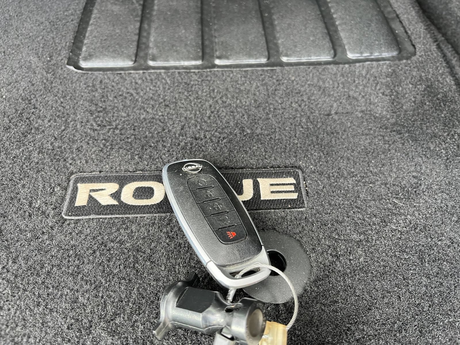 Used 2025 Nissan Rogue SV AWD/4WD image 21