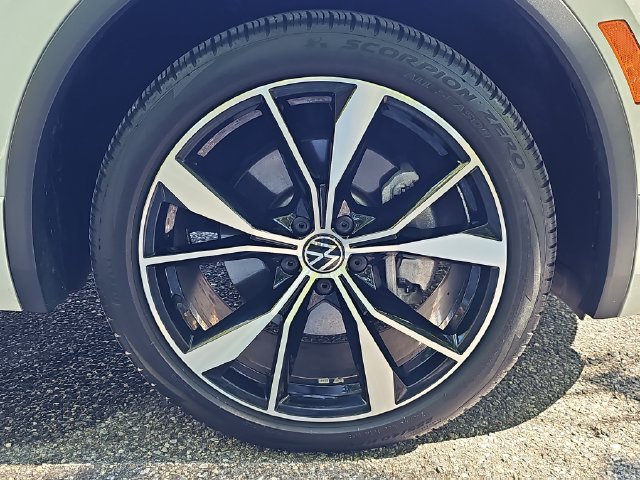 Used 2024 Volkswagen Tiguan SEL R-Line AWD/4WD image 25