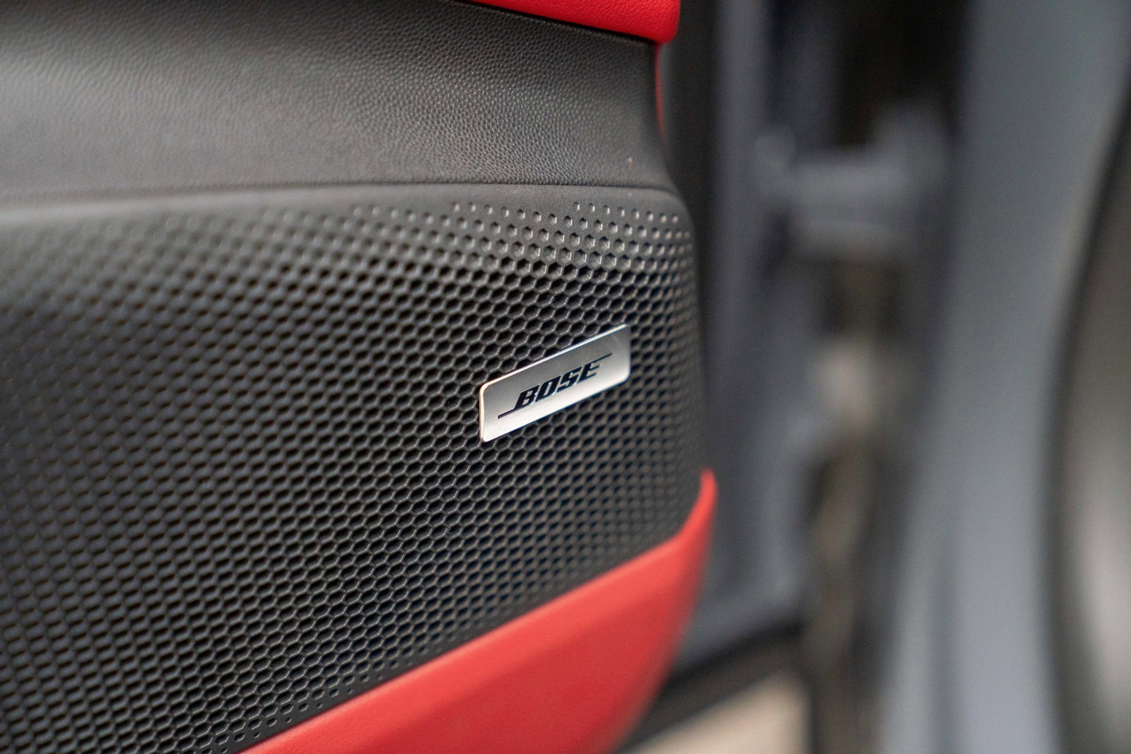 Certified 2025 Porsche Macan Electric image 11