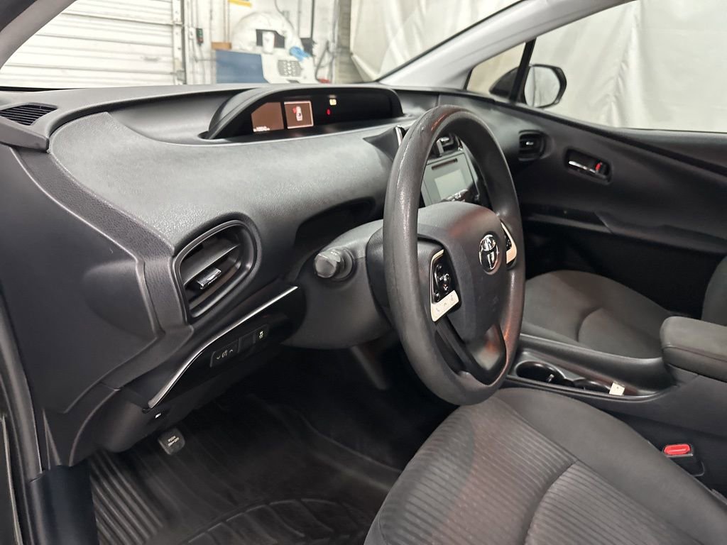 Used 2016 Toyota Prius Two w/ Preferred Accessory Package FWD image 10