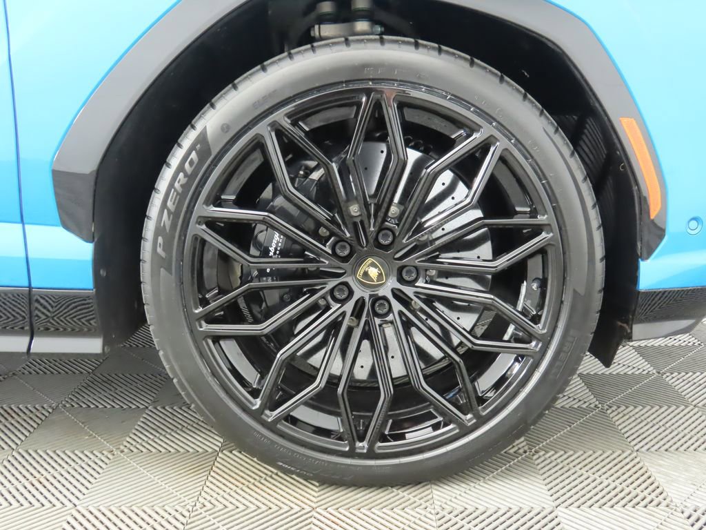 Used 2025 Lamborghini Urus SE image 31