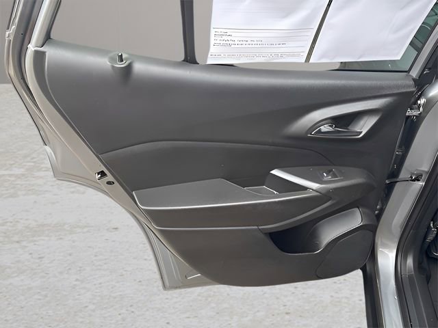 Used 2025 Chevrolet Trax LS w/ LS Convenience Package image 19