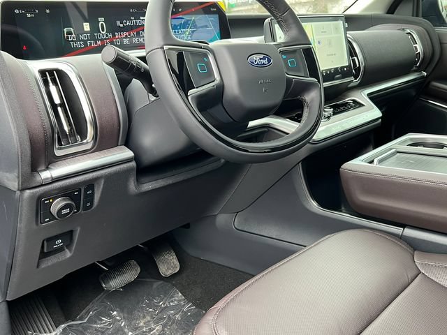 New 2025 Ford Expedition Max Platinum w/ Platinum Ultimate Package AWD/4WD image 17