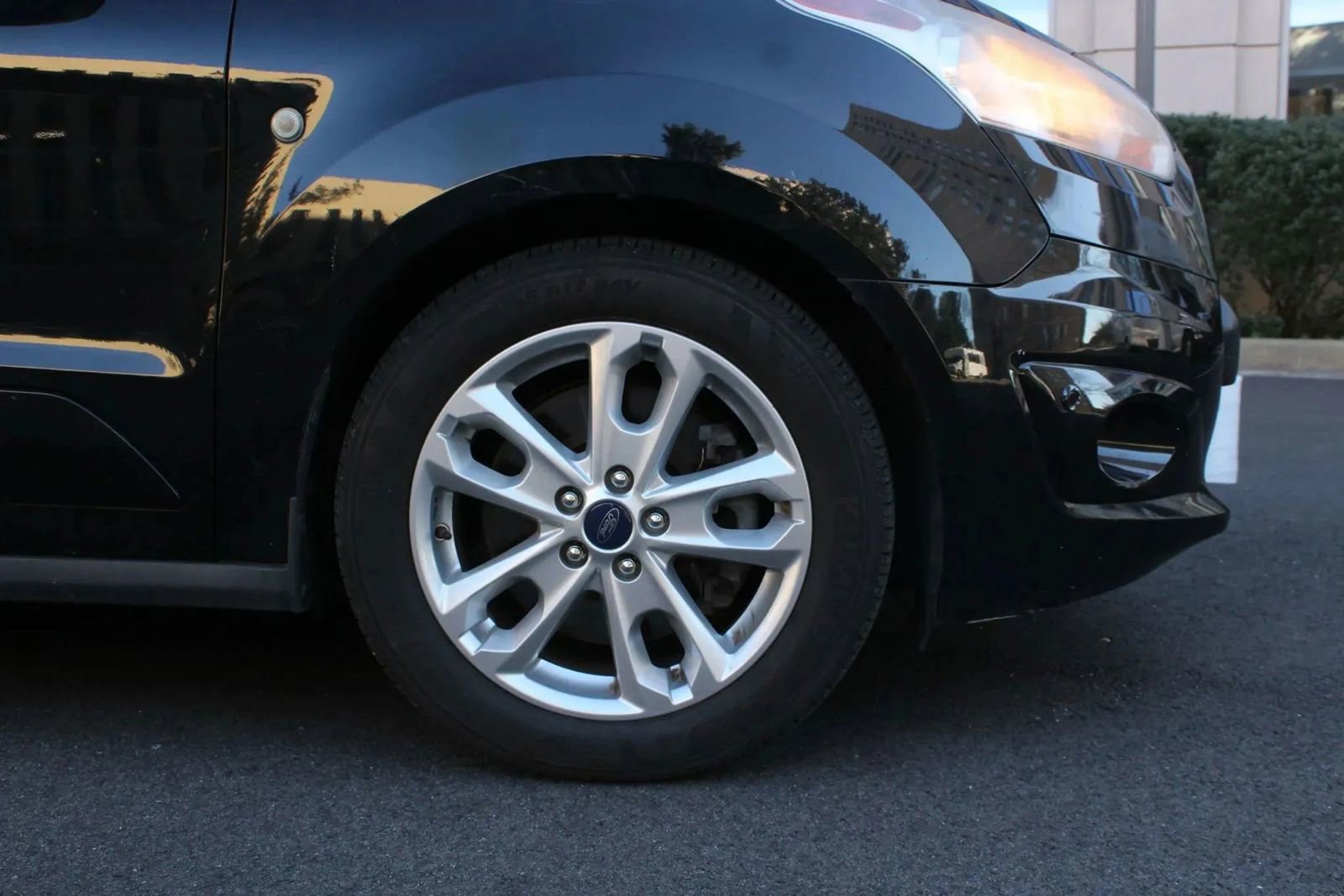 Used 2014 Ford Transit Connect Titanium FWD image 4