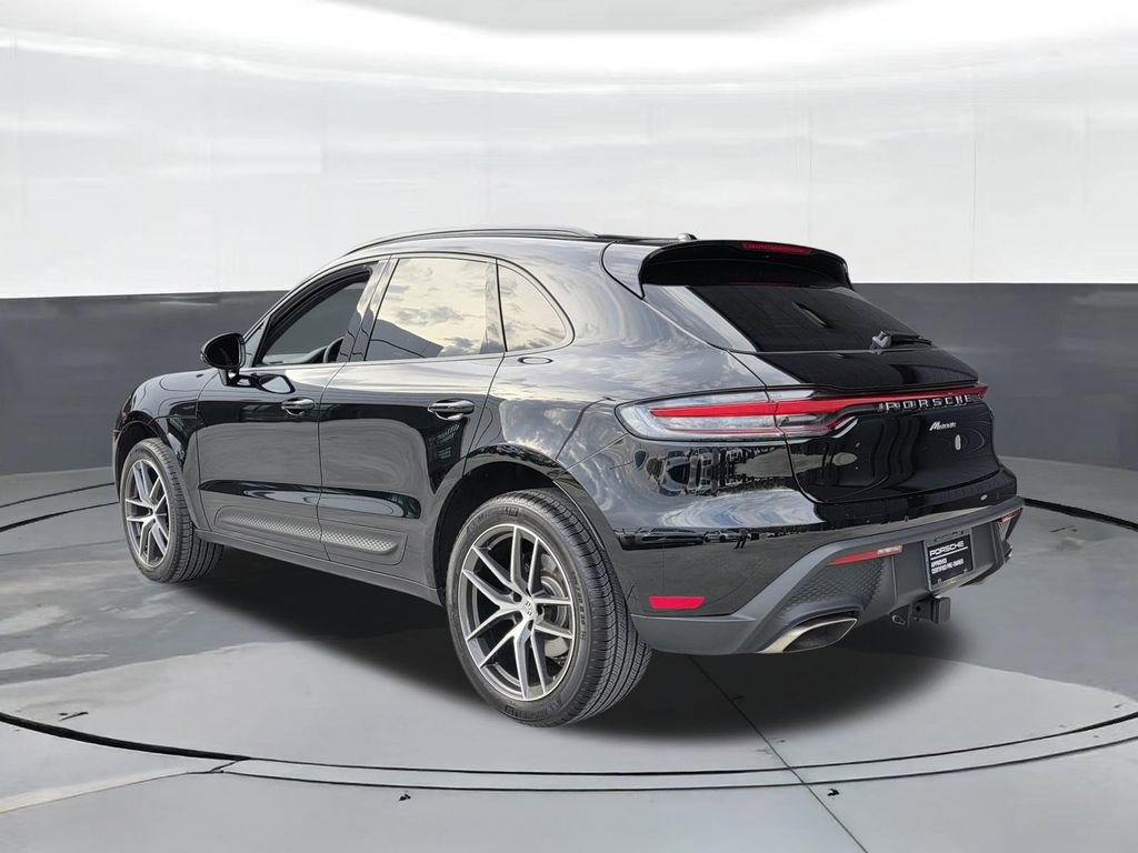 Certified 2025 Porsche Macan AWD/4WD image 3
