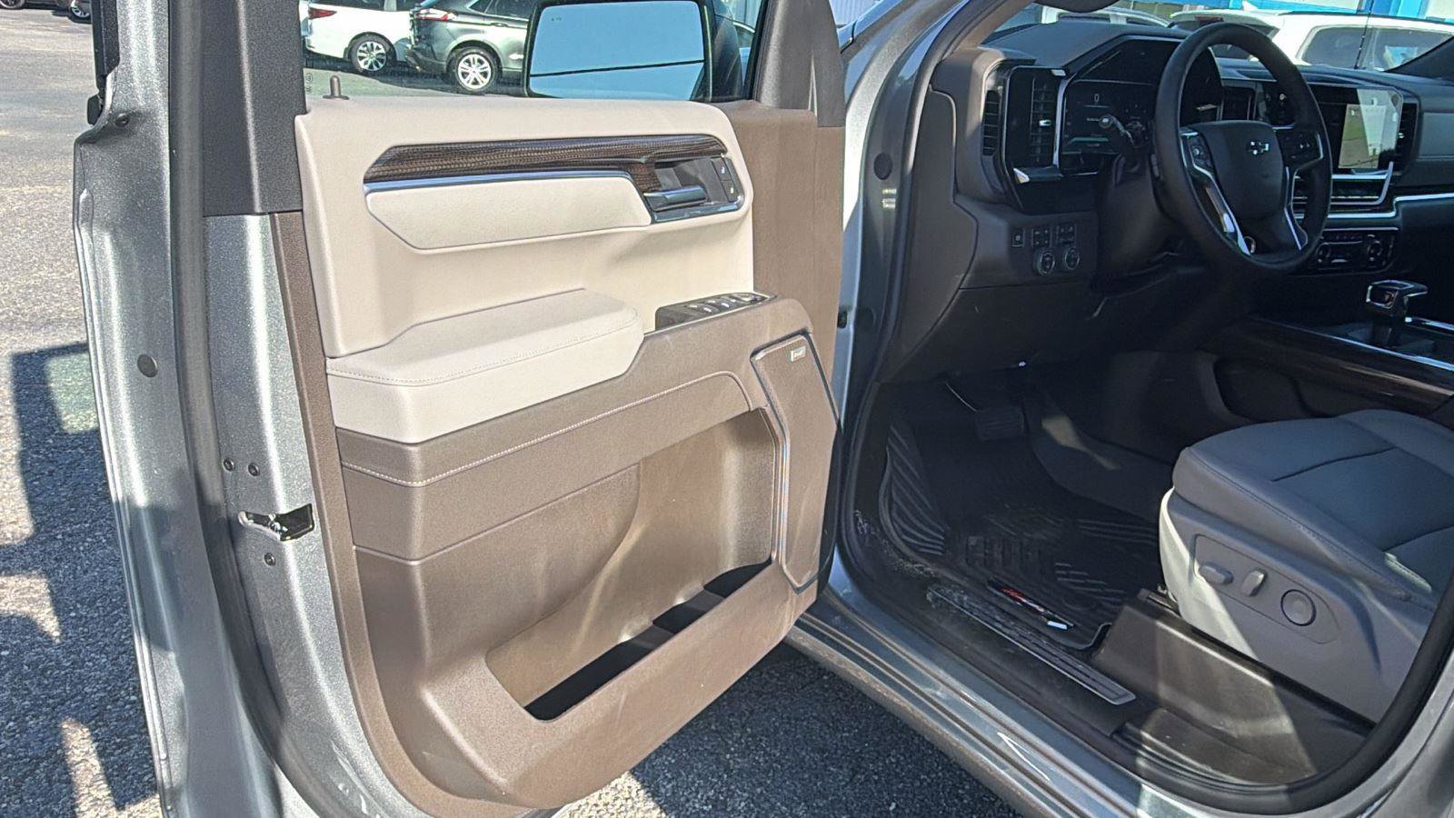 New 2026 Chevrolet Silverado 1500 RST w/ RST All Star Premium Package AWD/4WD image 17