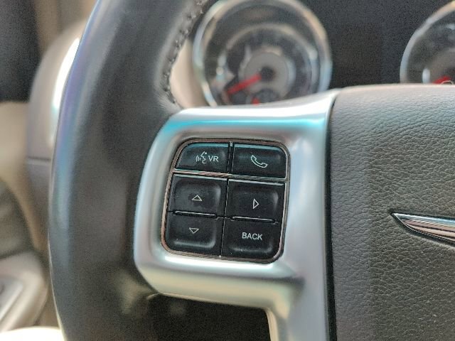 Used 2013 Chrysler Town & Country Touring FWD image 18