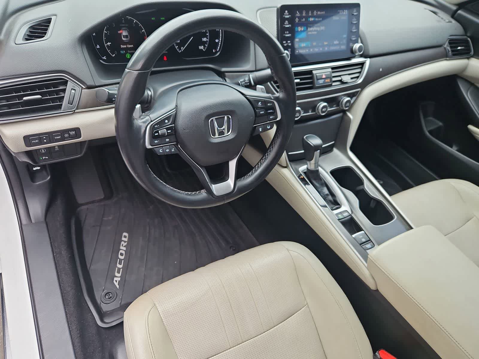 Used 2018 Honda Accord Touring image 2