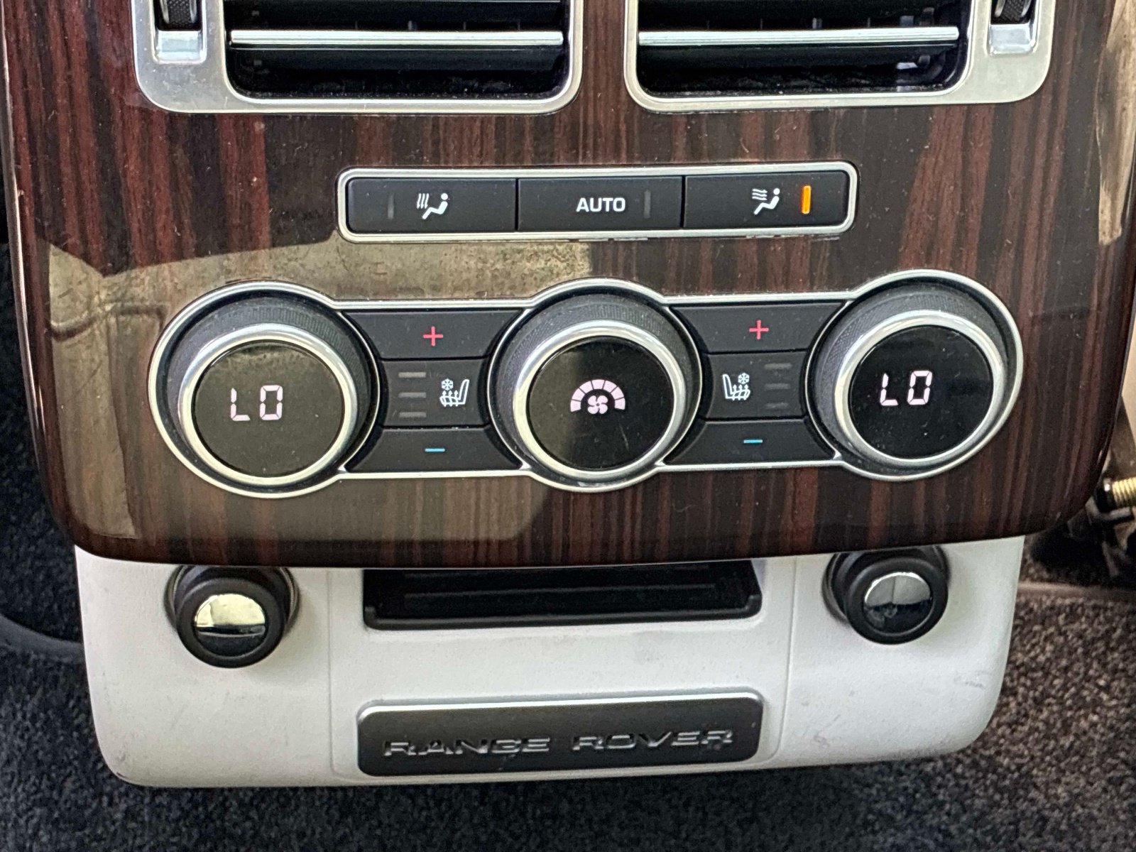 Used 2016 Land Rover Range Rover Supercharged AWD/4WD image 19