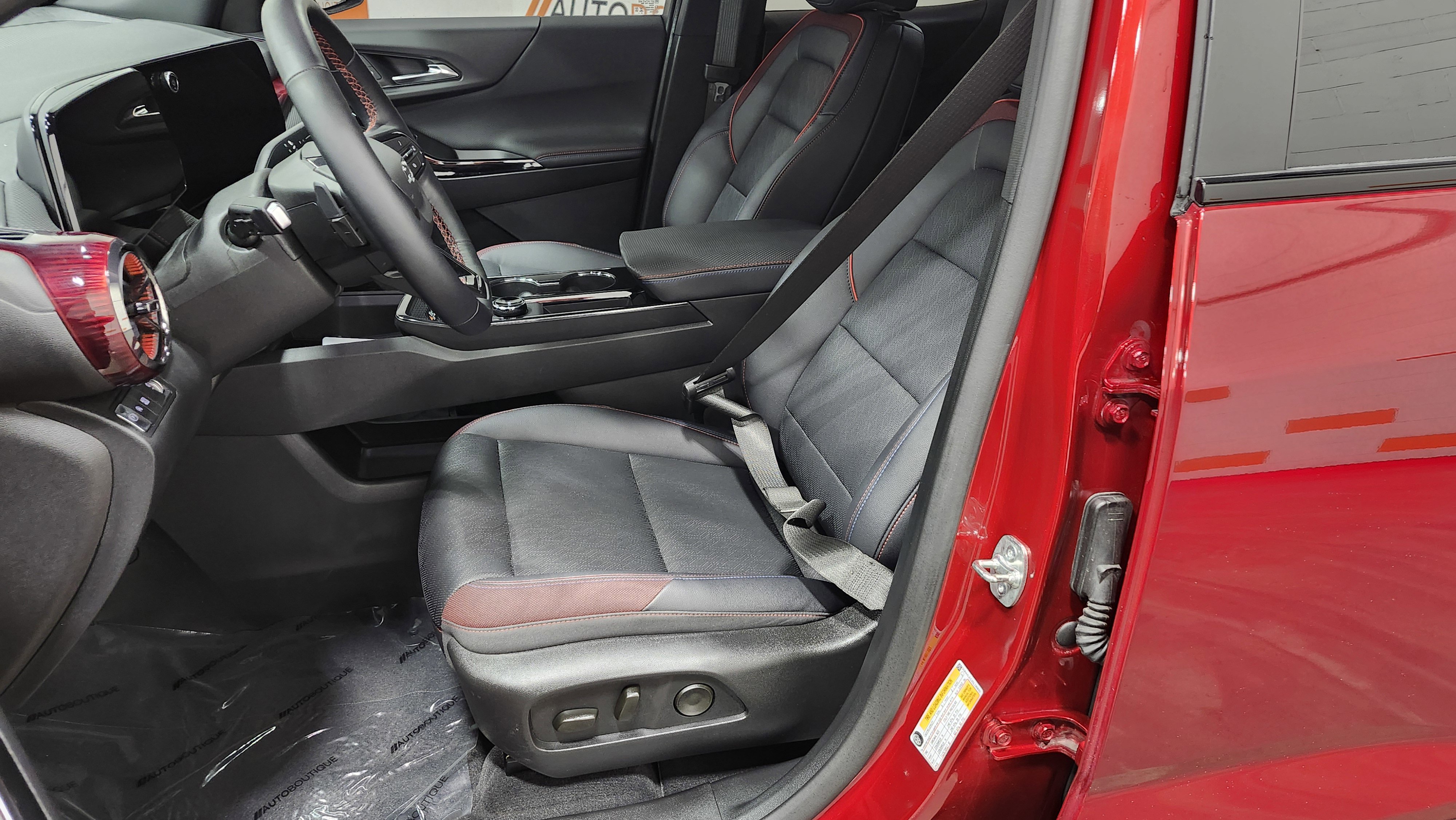 Used 2025 Chevrolet Equinox RS w/ Safety and Technology Package image 26
