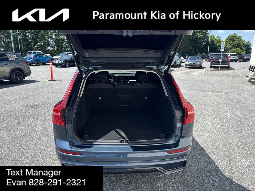 Used 2025 Volvo XC60 B5 Plus AWD/4WD image 10