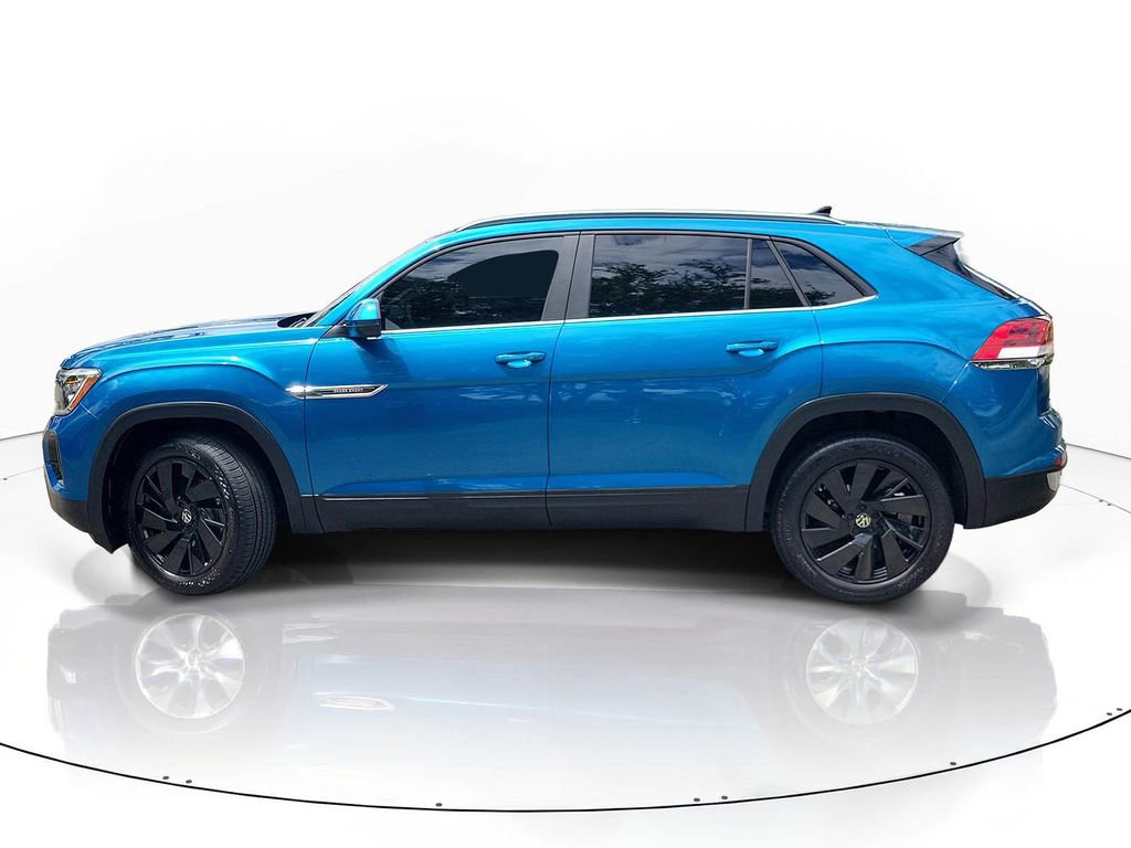 Used 2024 Volkswagen Atlas Cross Sport SE w/ Panoramic Sunroof Package FWD image 2