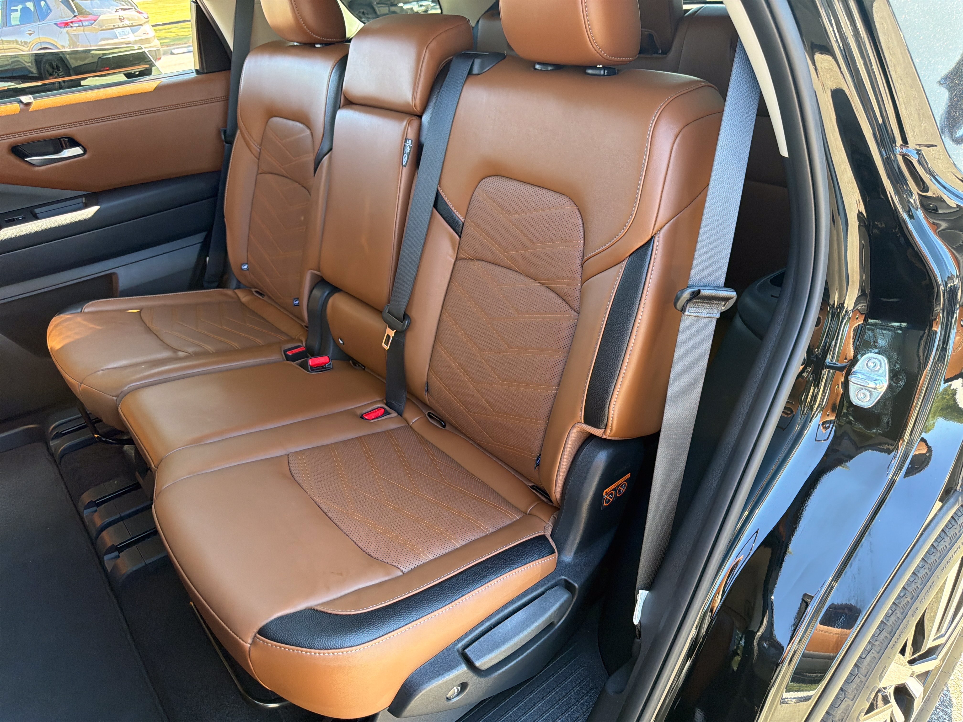Used 2025 Nissan Pathfinder Platinum w/ Cargo Package FWD image 30