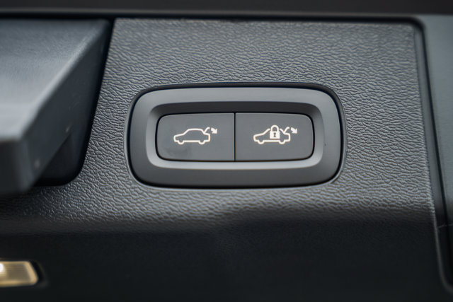 New 2027 Volvo XC60 B5 Plus AWD/4WD image 16
