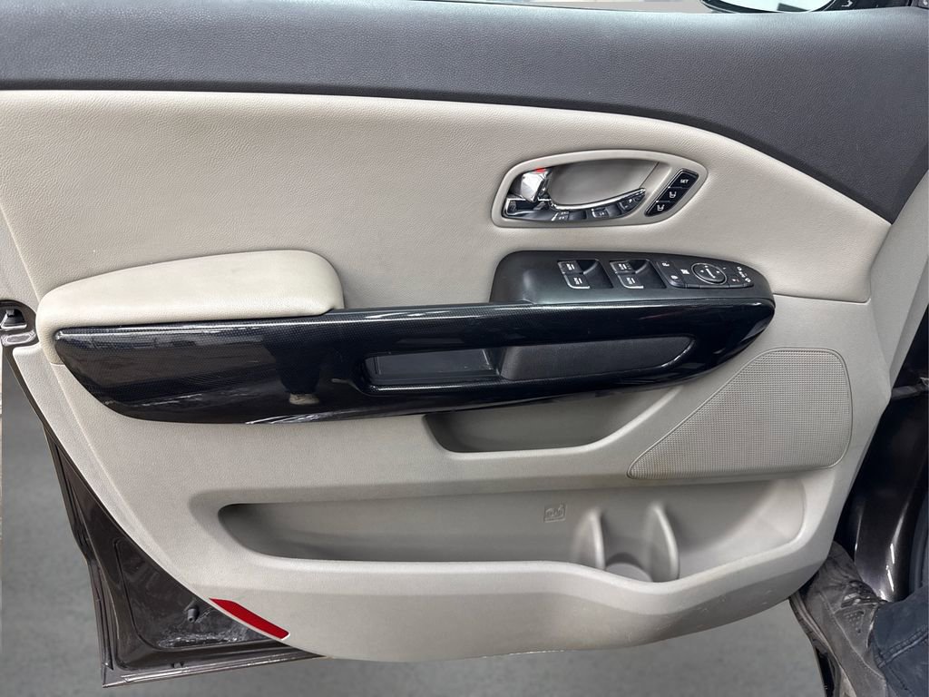 Used 2018 Kia Sedona EX image 24