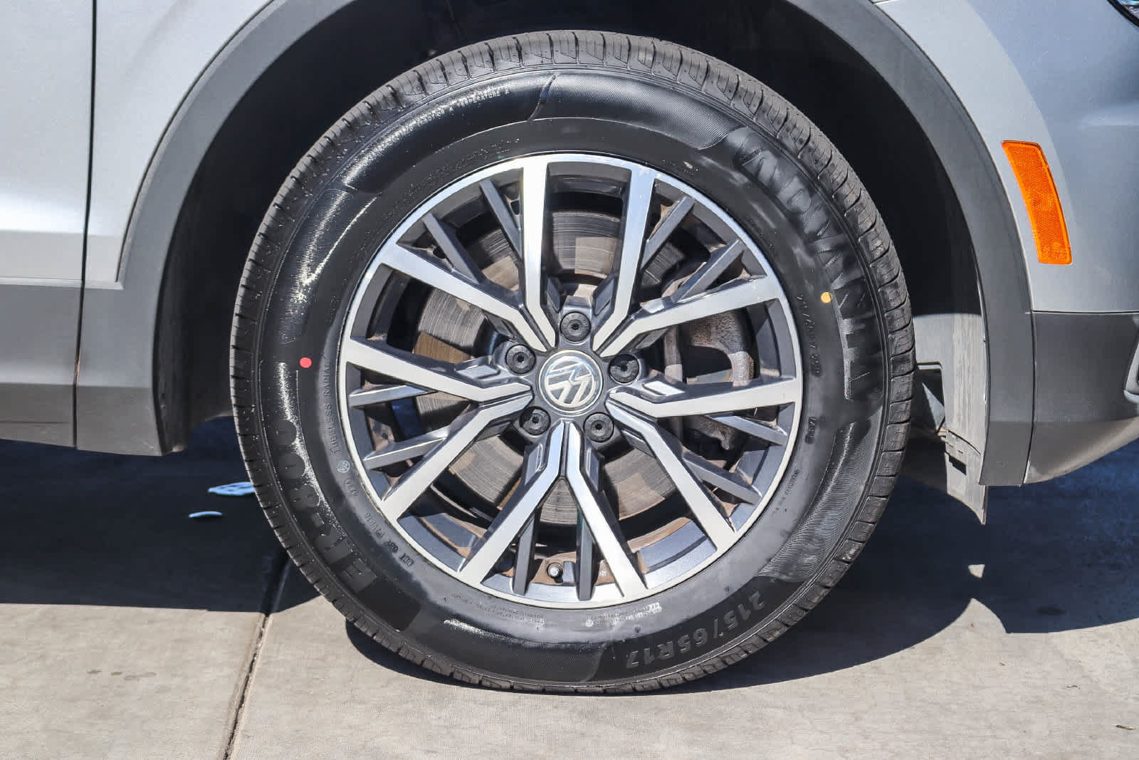 Used 2020 Volkswagen Tiguan SE w/ Panoramic Sunroof Package AWD/4WD image 9