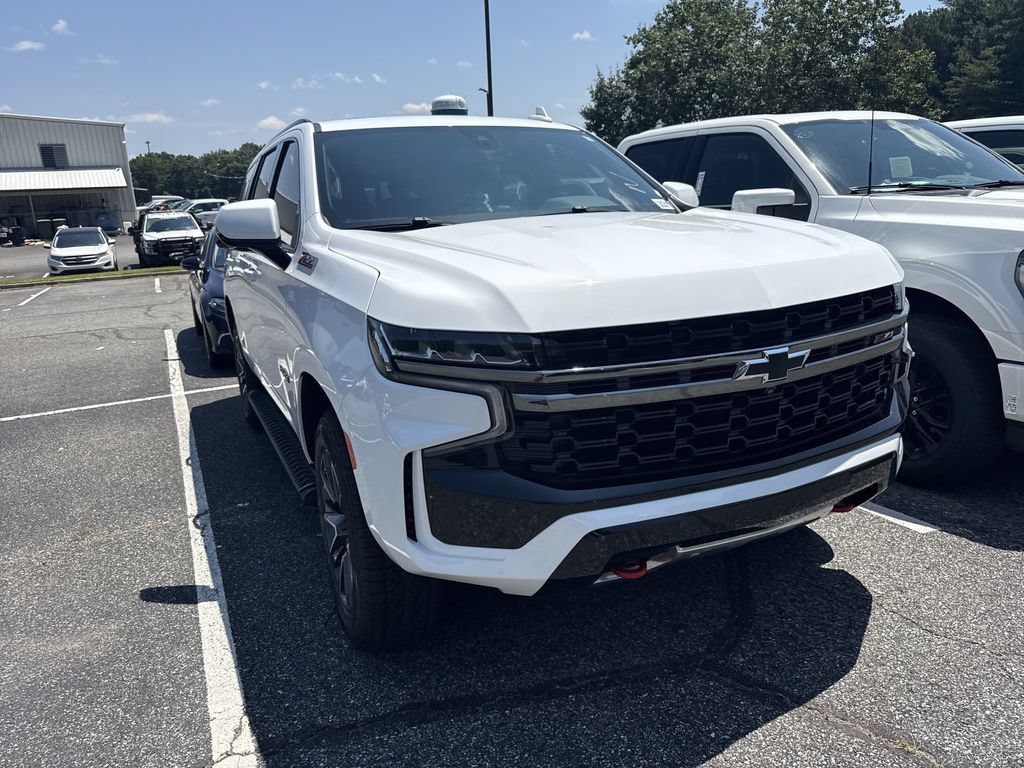 Used 2022 Chevrolet Tahoe Z71 w/ Luxury Package AWD/4WD image 3
