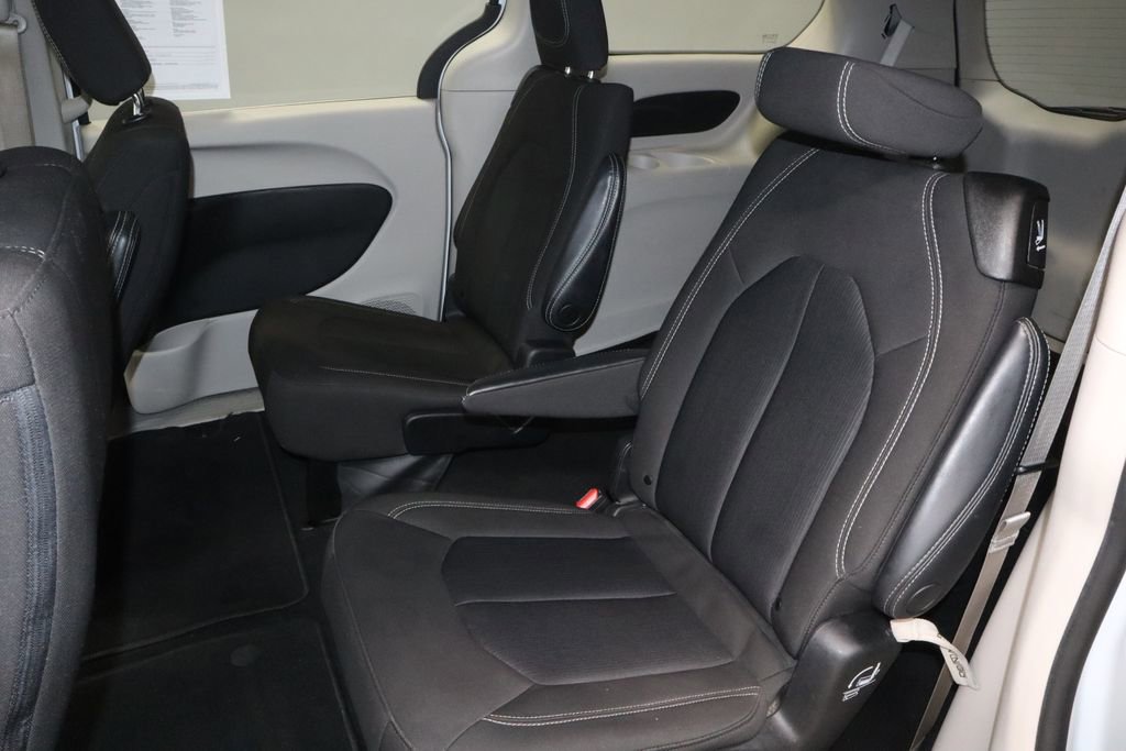 Used 2023 Chrysler Voyager LX image 20