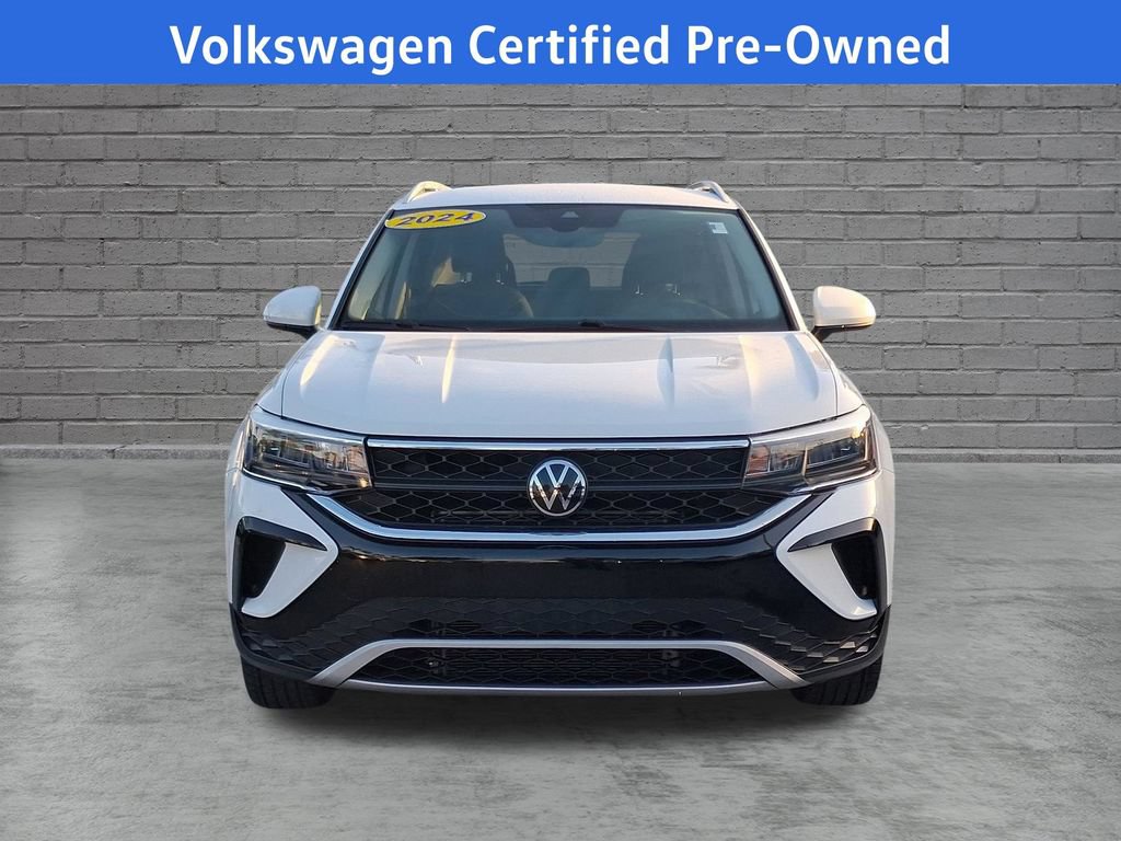 Used 2024 Volkswagen Taos SE FWD image 2