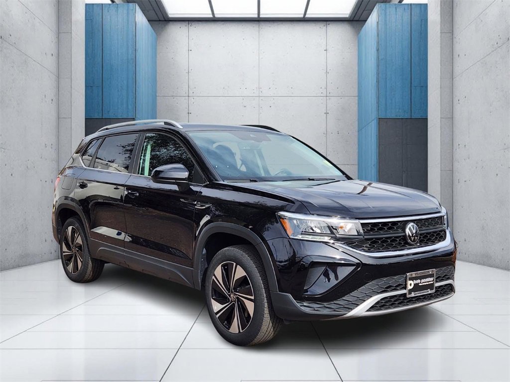 New 2024 Volkswagen Taos SE image 1
