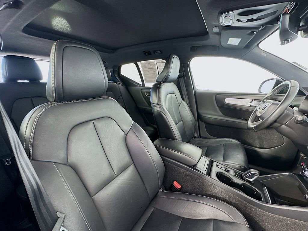 Used 2019 Volvo XC40 T5 Momentum image 29